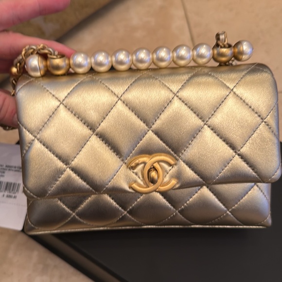 NWT CHANEL MINI QUILTED LAMBSKIN FLAP BAG WITH PEARL TOP HANDLE.  ALSO CROSSBODY - Picture 2 of 9